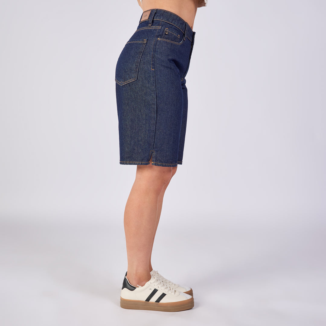 Ref: 556252 Bermuda rígida en denim azul oscuro
