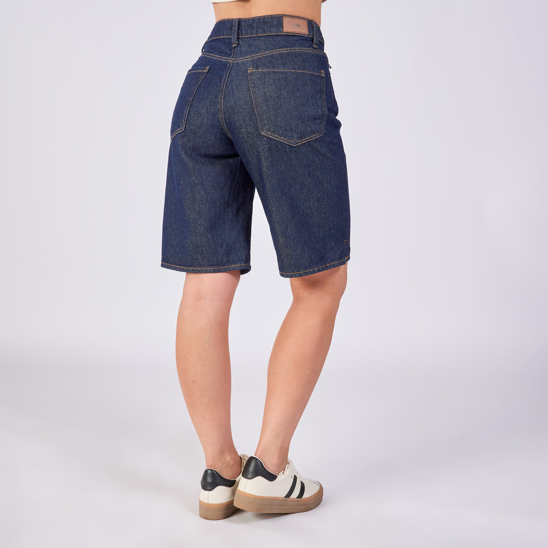 Ref: 556252 Bermuda rígida en denim azul oscuro