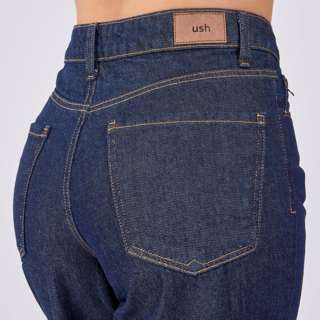 Ref: 556252 Bermuda rígida en denim azul oscuro