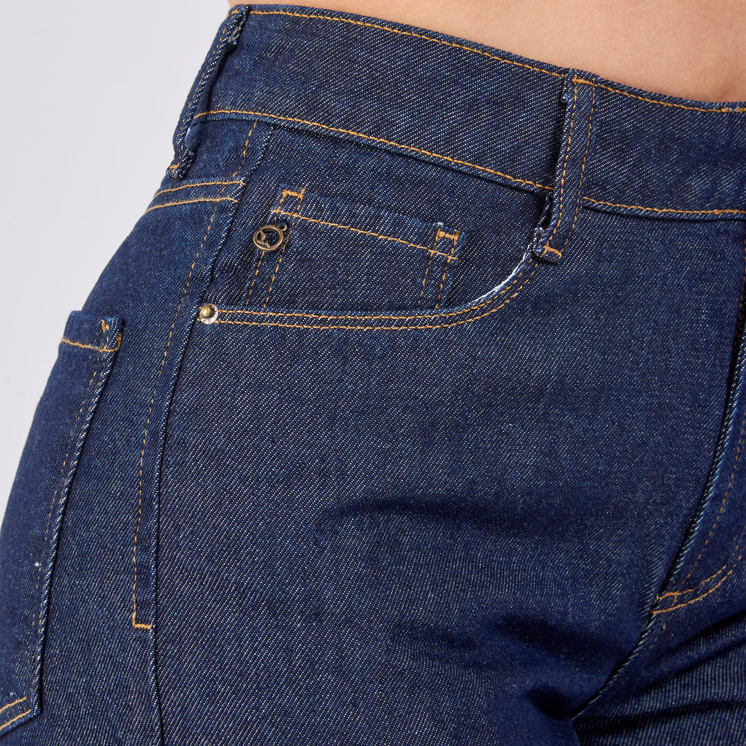 Ref: 556252 Bermuda rígida en denim azul oscuro