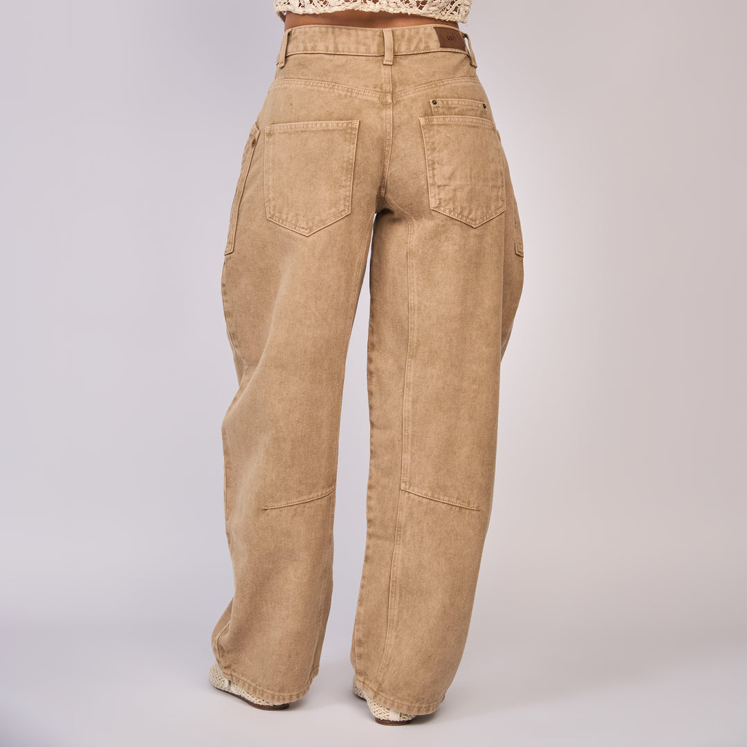 REF: 552691 Jean dama barrel tiro medio rígido, color Kaki
