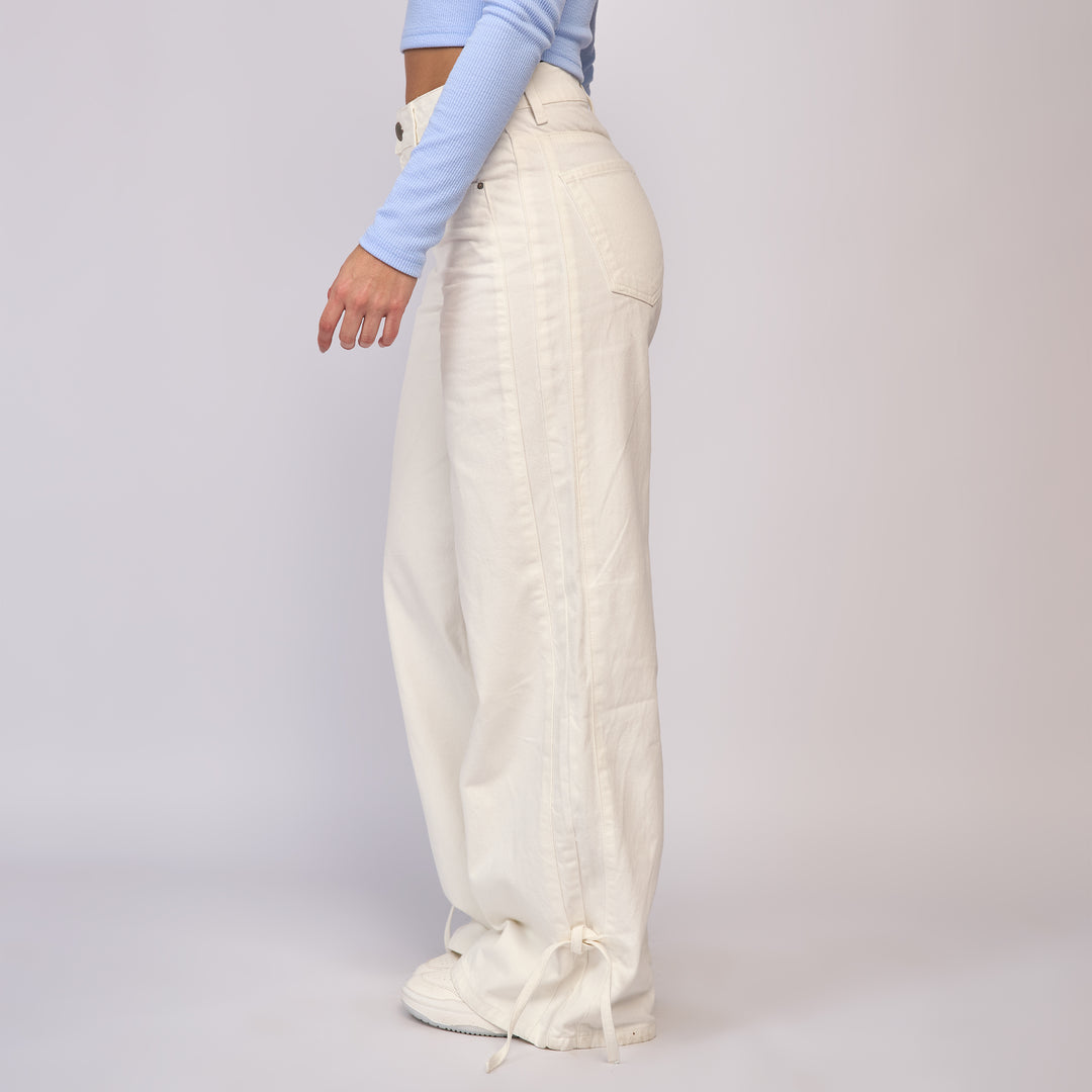 Ref: 552833 Jean dama wide leg tiro alto rígido con cordón en bota, color Ivory