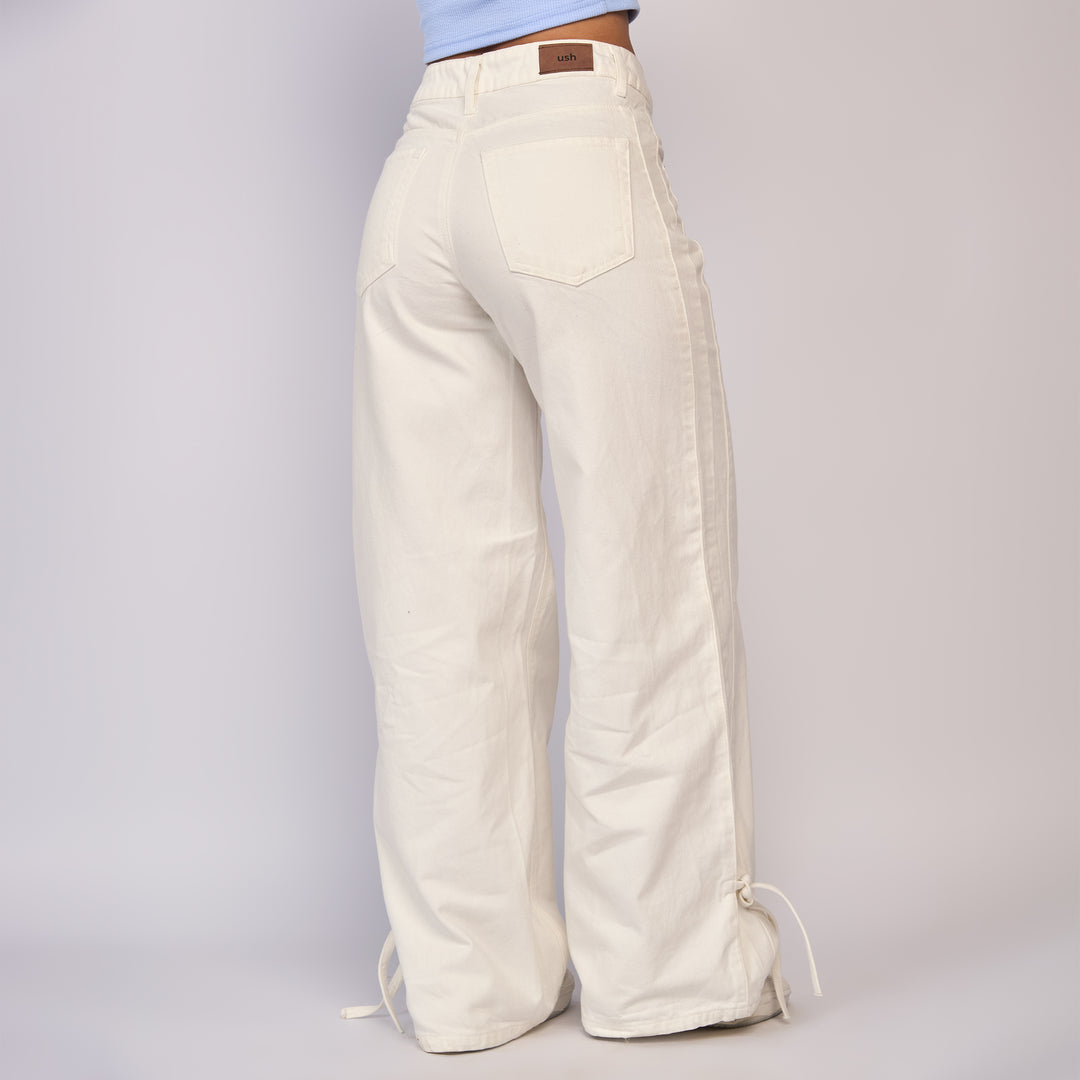 Ref: 552833 Jean dama wide leg tiro alto rígido con cordón en bota, color Ivory