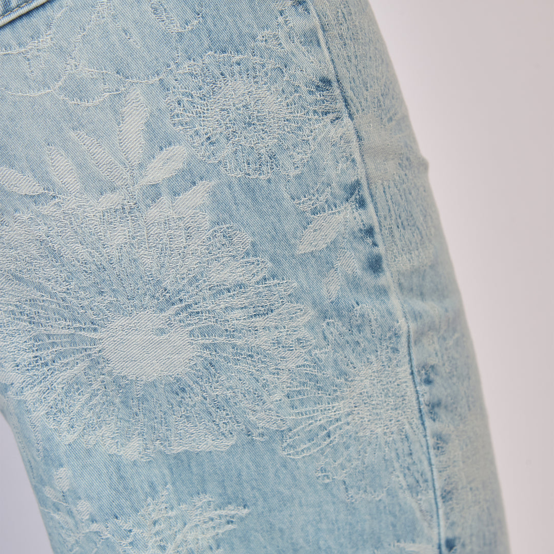 REF: 552852 Jean dama straight tiro alto rígido con flores bordadas, color Azul claro