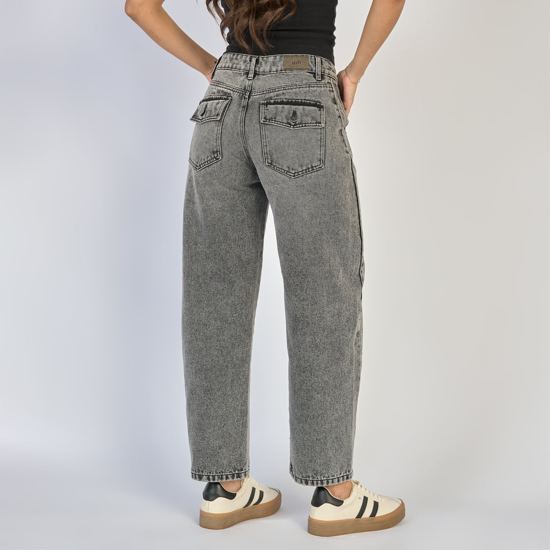 REF: 552863 Jean dama barrel straight rígido con bolsillos de tapa, color gris