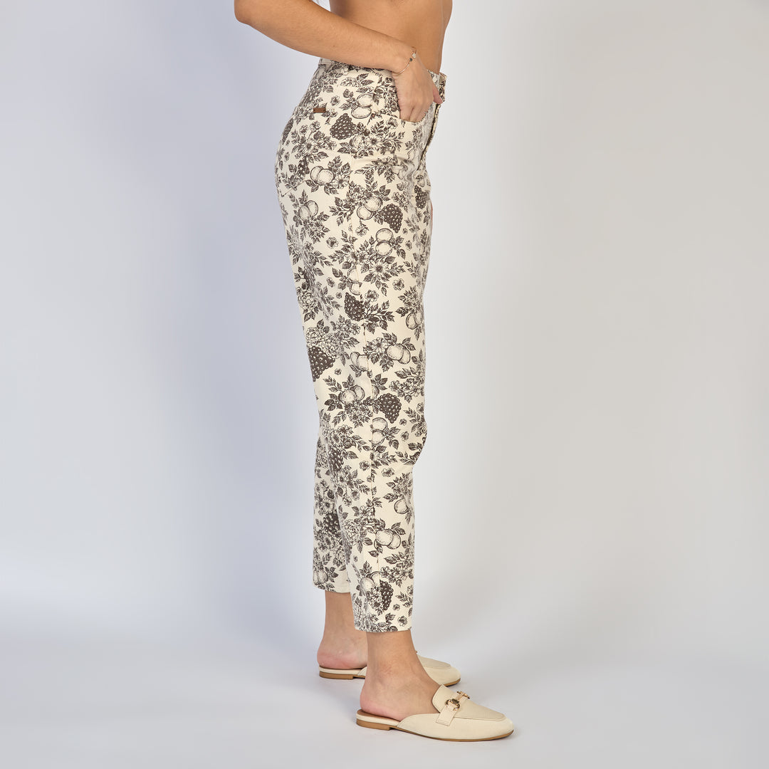 REF: 552865 Jean dama mom fit tiro alto rígido con bordado frutal, color Crudo