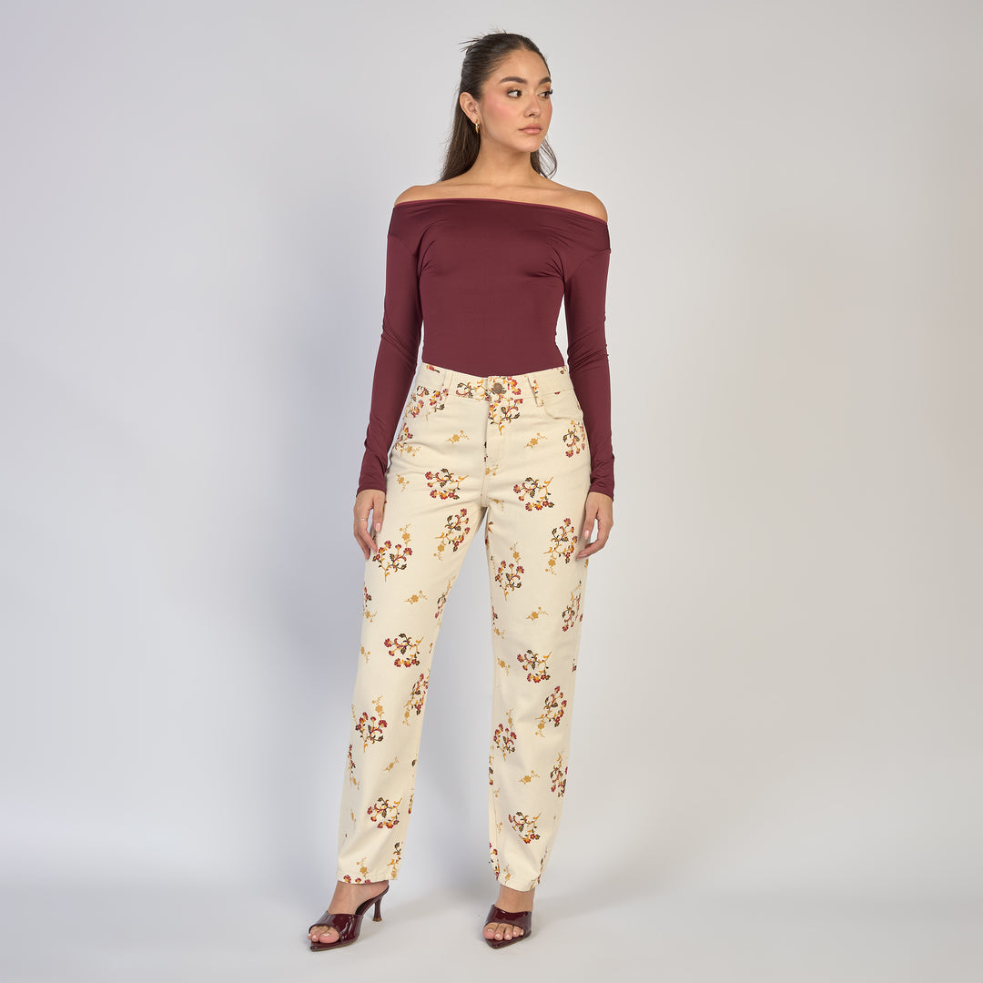 REF: 552866 Jean dama mom fit tiro alto rígido con estampado floral, color Crudo