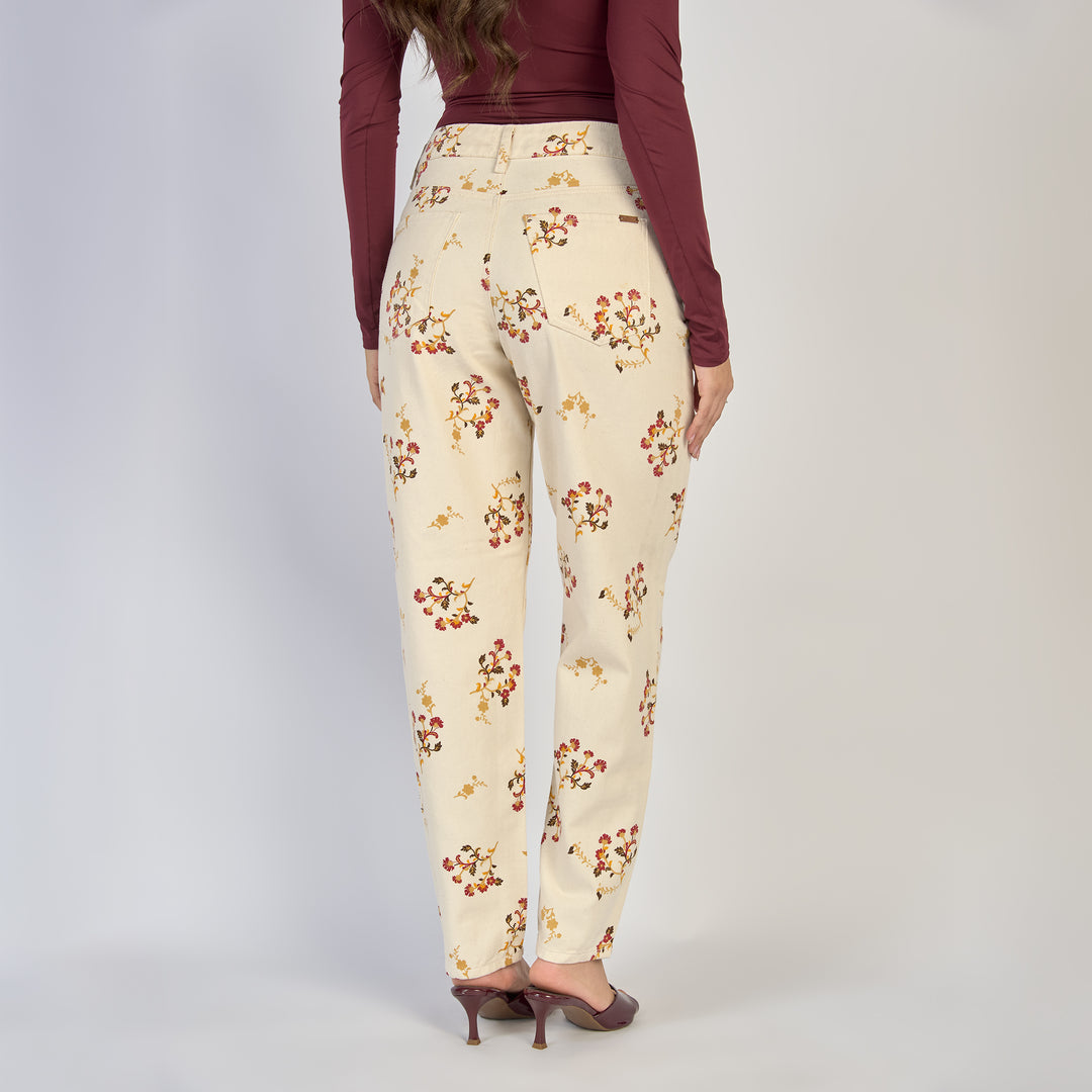 REF: 552866 Jean dama mom fit tiro alto rígido con estampado floral, color Crudo