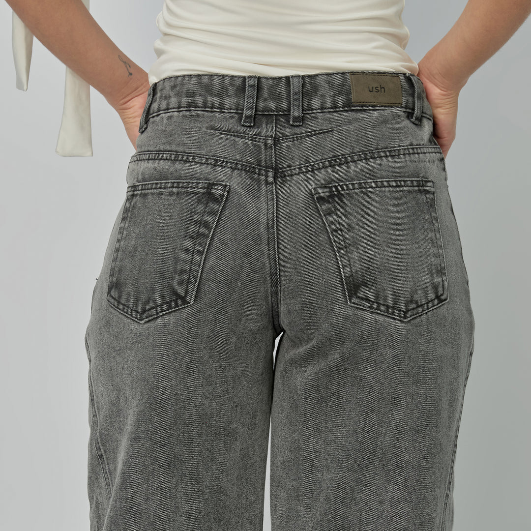 REF: 552892 Jean dama Barrel Straight rígido con costuras diagonales, color Gris claro