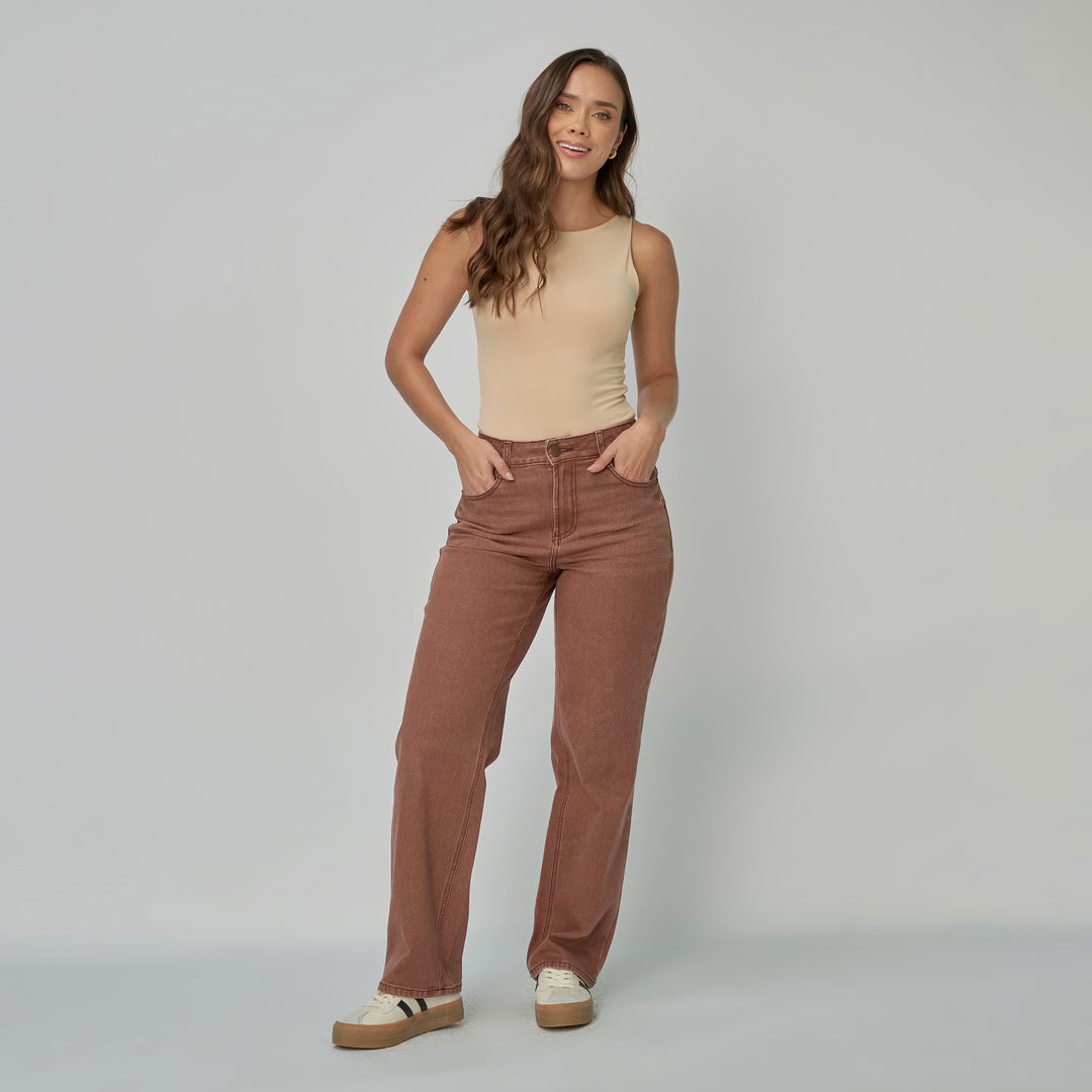 REF: 552938 Jean dama Straight tiro alto licrado, color Vino