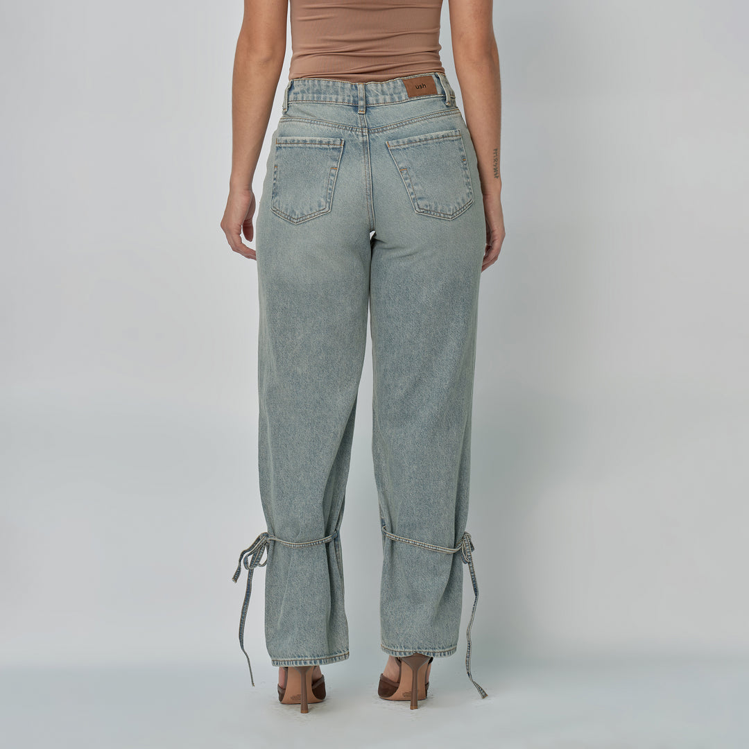 REF: 552862 Jean dama straight tiro alto rígido con detalle de amarre, color Azul dirty