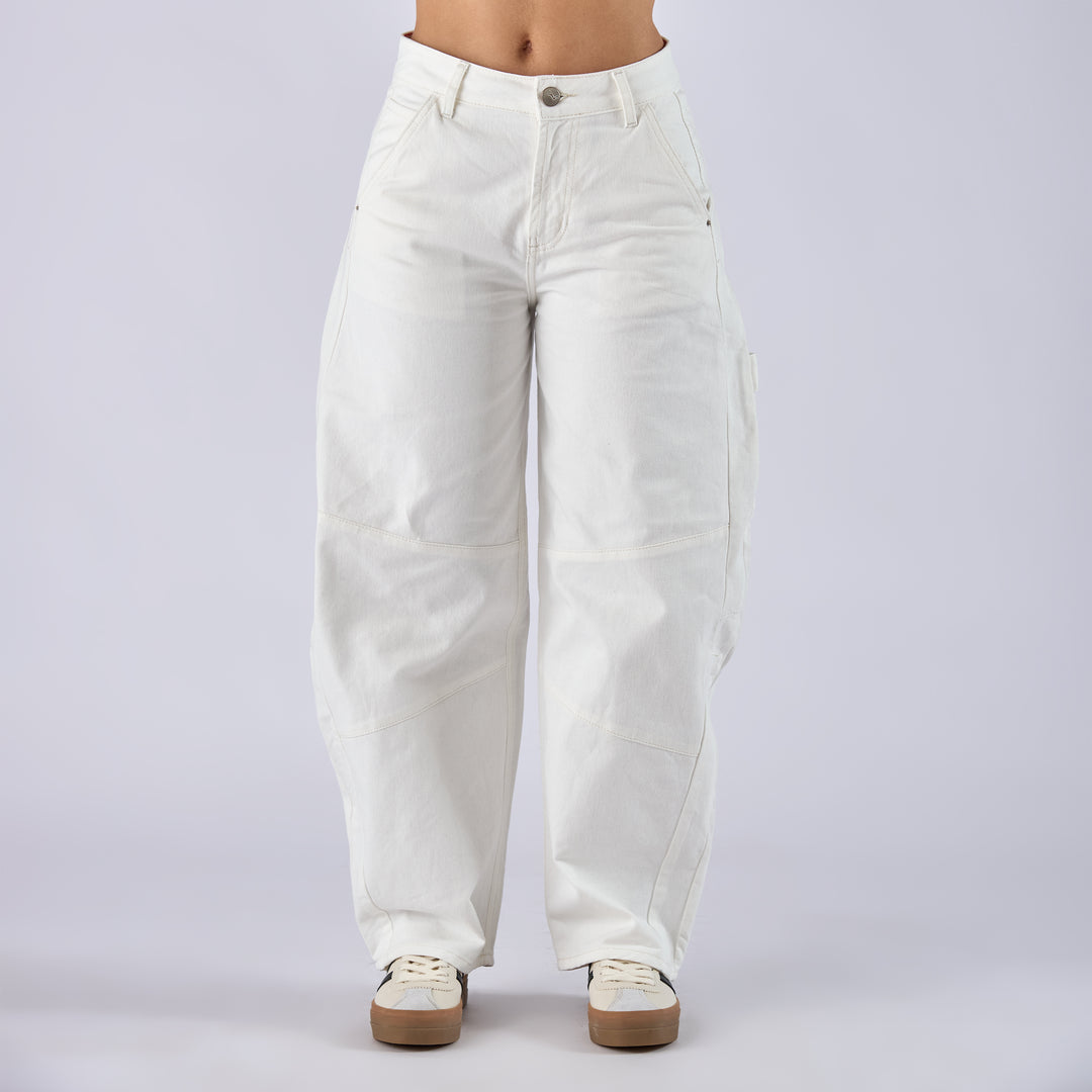 Ref: 552736 Jean barrel rígido tiro medio en denim, color ivory