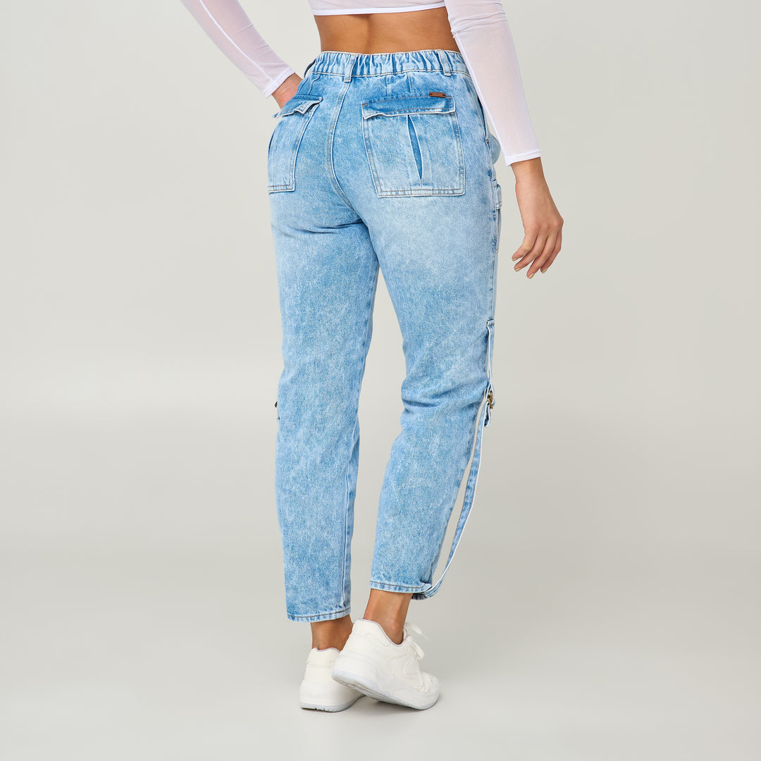 REF: 552547 Jean cargo bota recta tiro alto en denim rígido, color azul claro