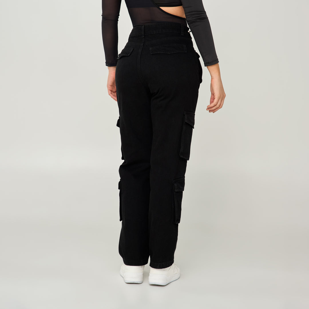 REF: 552551 Jean cargo bota recta tiro alto en denim rígido, color negro