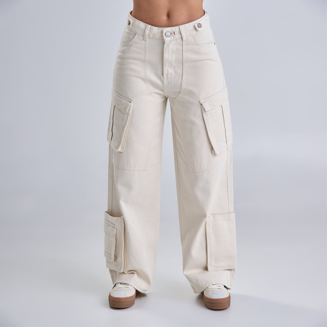Ref: 552586 Jean colombiano cargo wide leg tiro alto en denim rígido, color Ivory