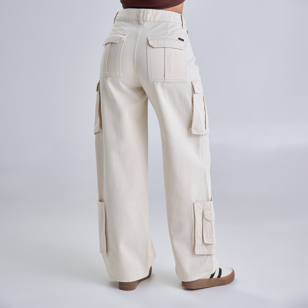 Ref: 552586 Jean colombiano cargo wide leg tiro alto en denim rígido, color Ivory