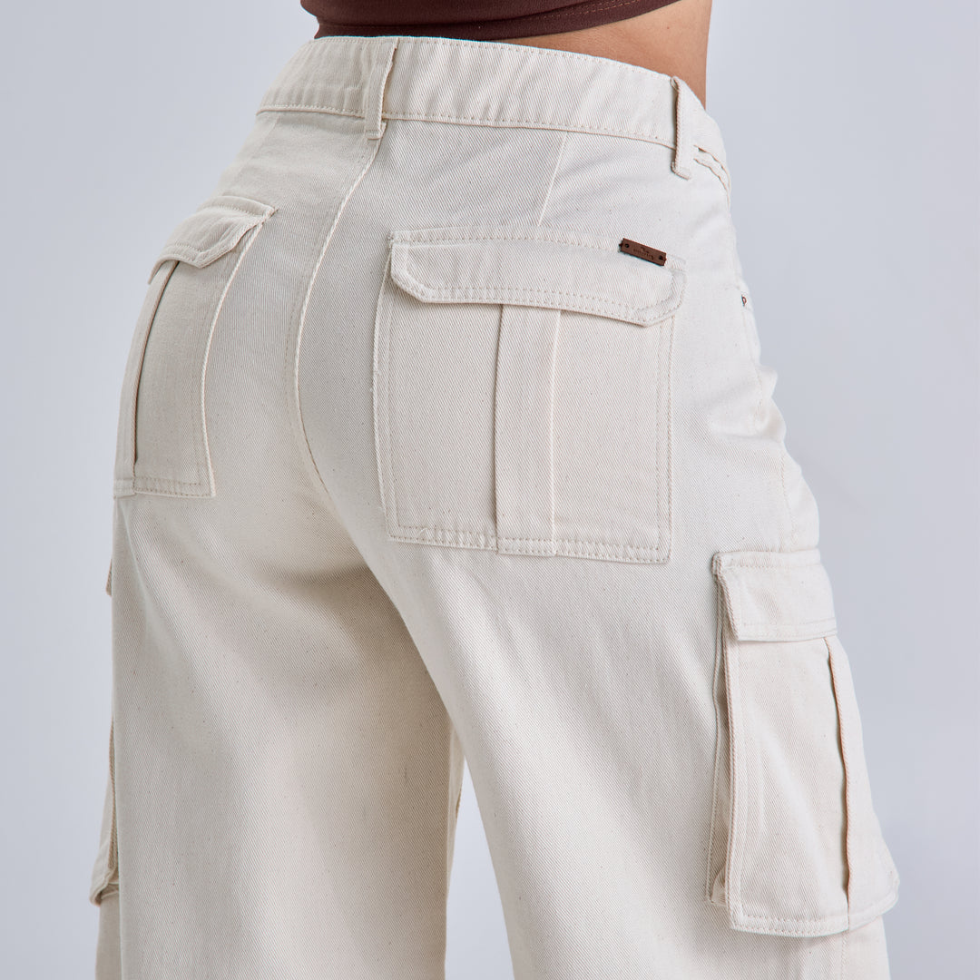 Ref: 552586 Jean colombiano cargo wide leg tiro alto en denim rígido, color Ivory