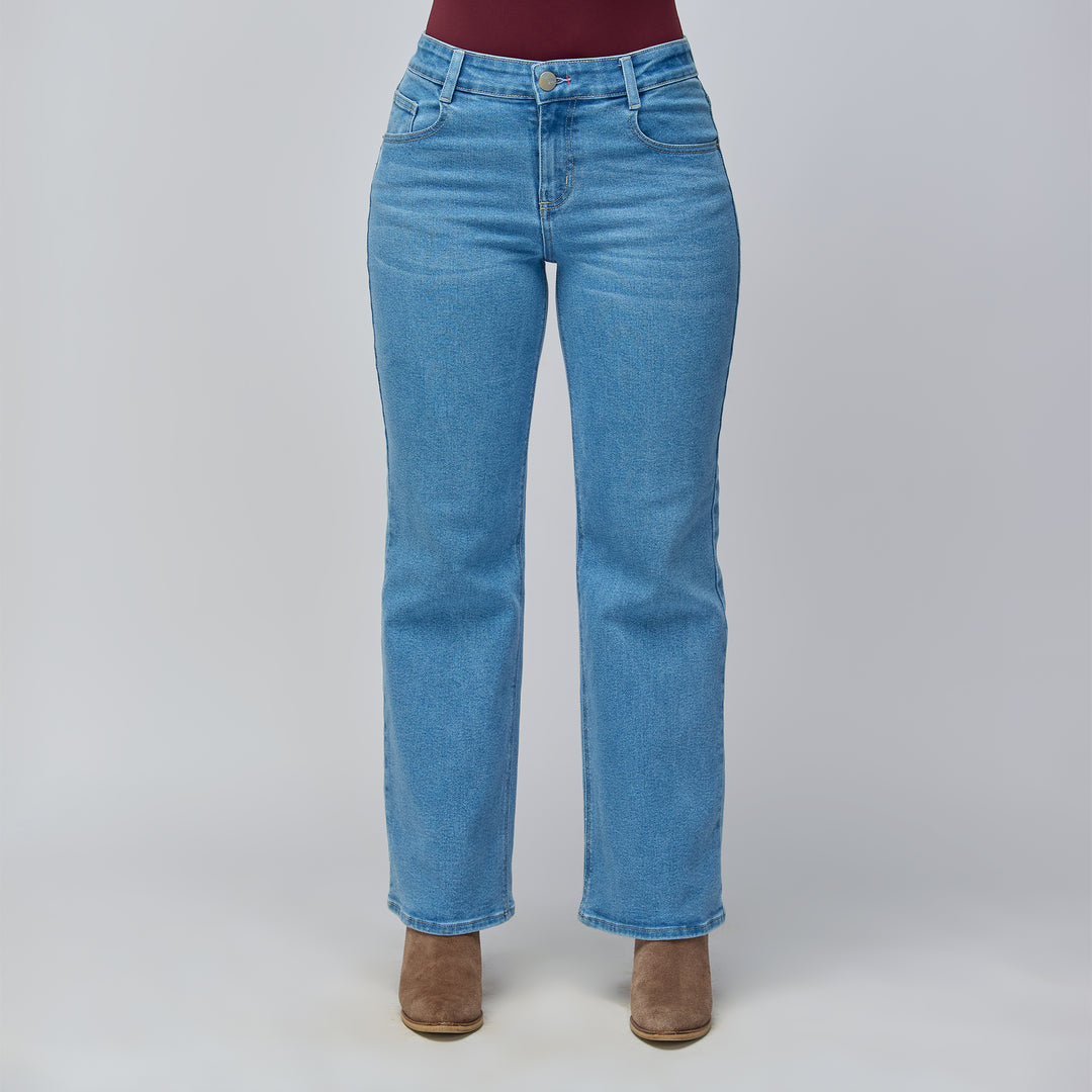 Ref: 552746 Jean vaquero flare tiro medio en denim licrado, color azul claro