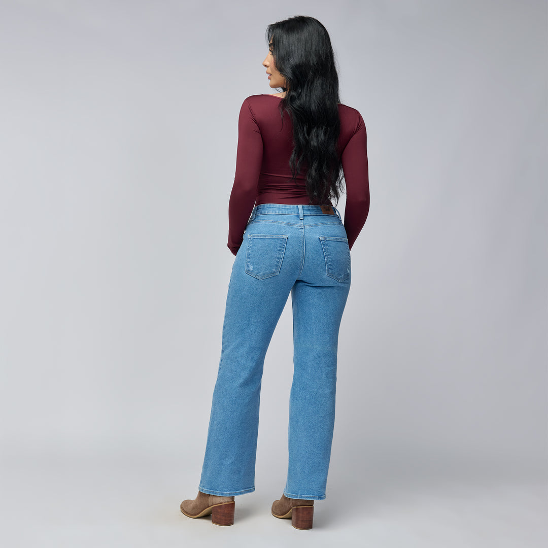 Ref: 552746 Jean vaquero flare tiro medio en denim licrado, color azul claro
