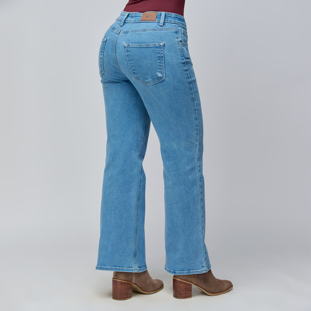Ref: 552746 Jean vaquero flare tiro medio en denim licrado, color azul claro