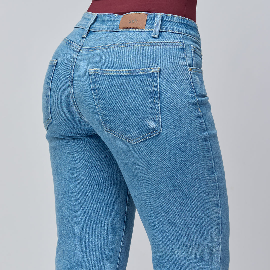 Ref: 552746 Jean vaquero flare tiro medio en denim licrado, color azul claro