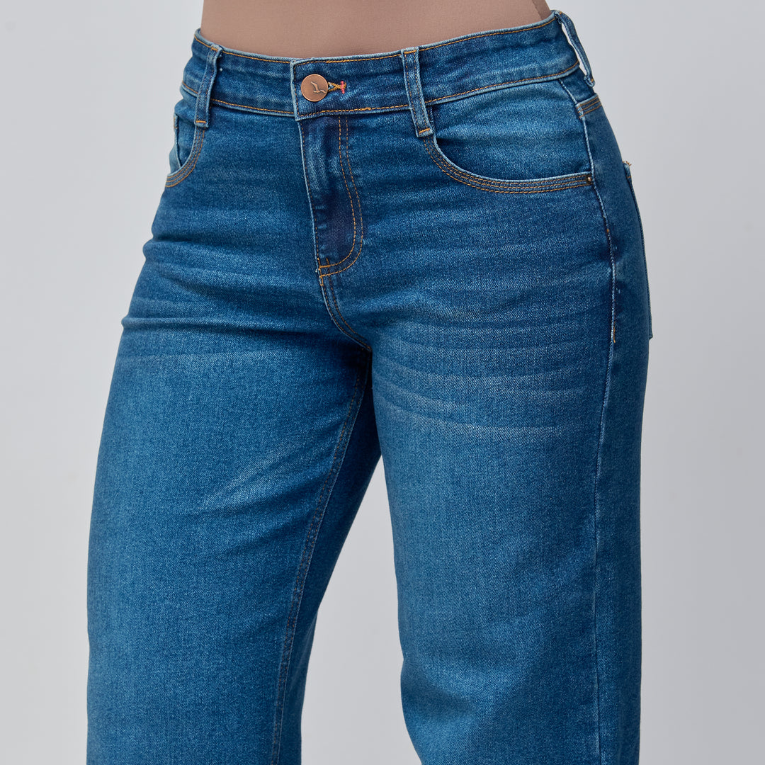 Ref: 552744 Jean vaquero flare tiro medio en denim licrado, color azul oscuro