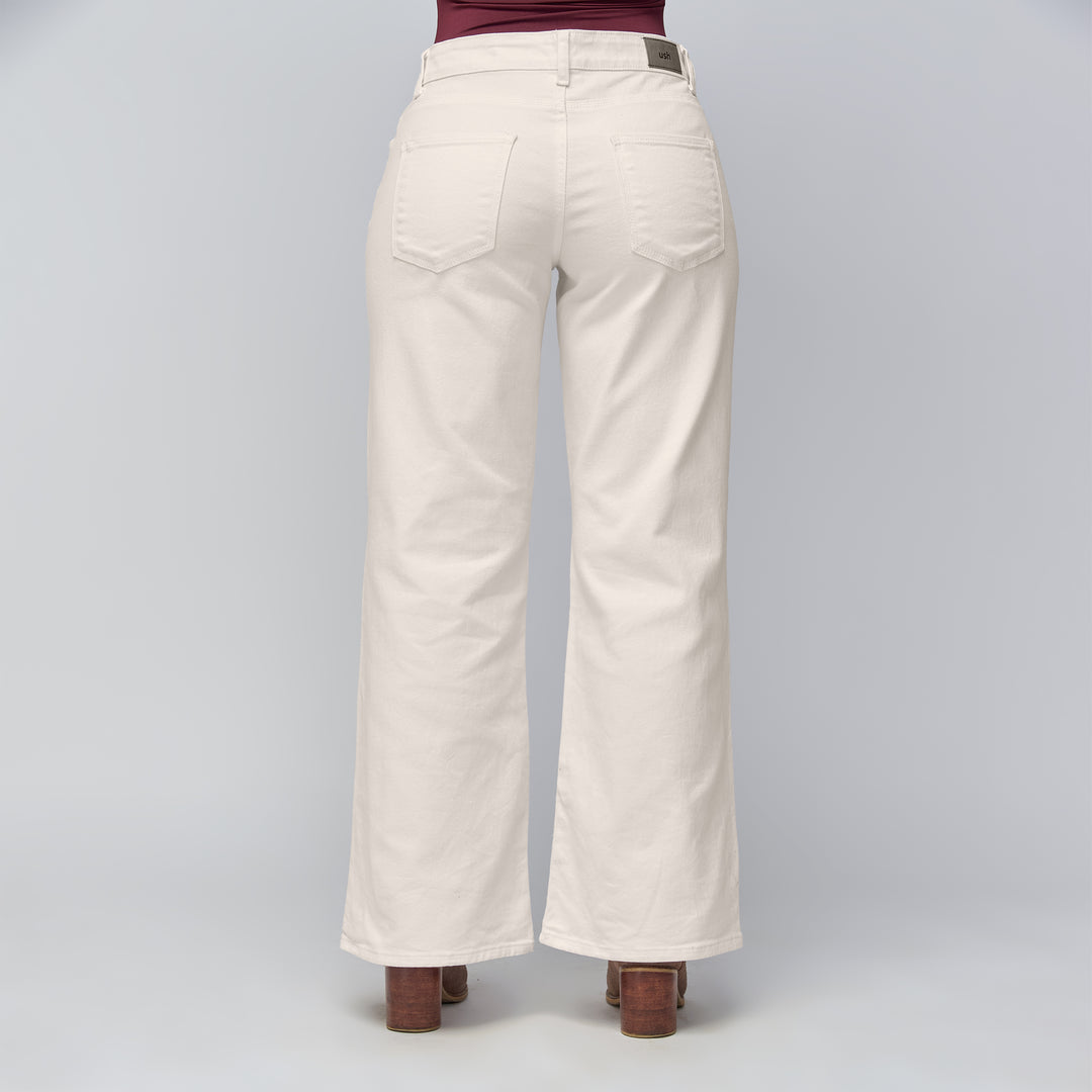 Ref: 552782 Jean vaquero flare tiro medio en denim licrado, color ivory