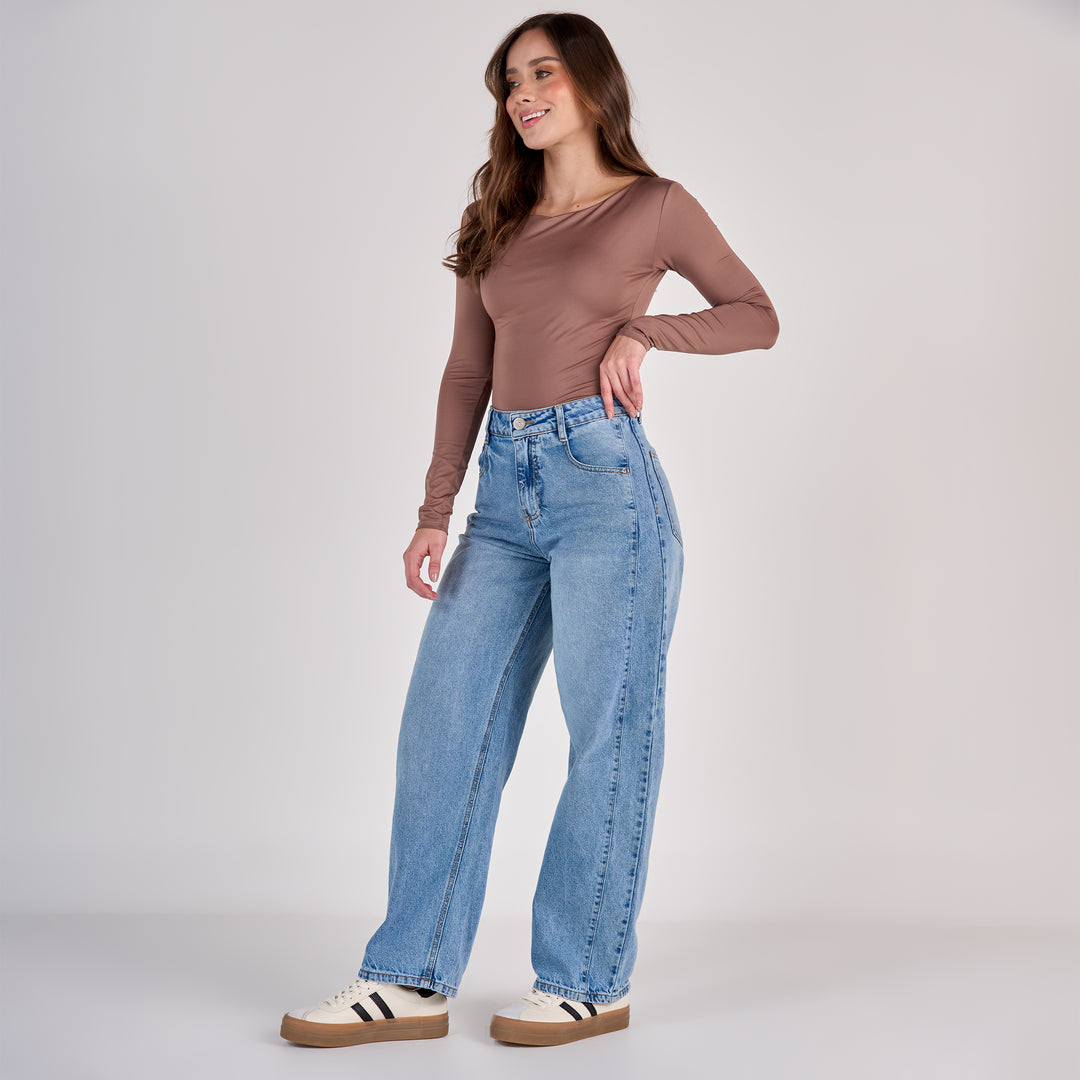 REF: 552824 Jean dama barrel straight tiro medio rígido 100% algodón, color Azul claro
