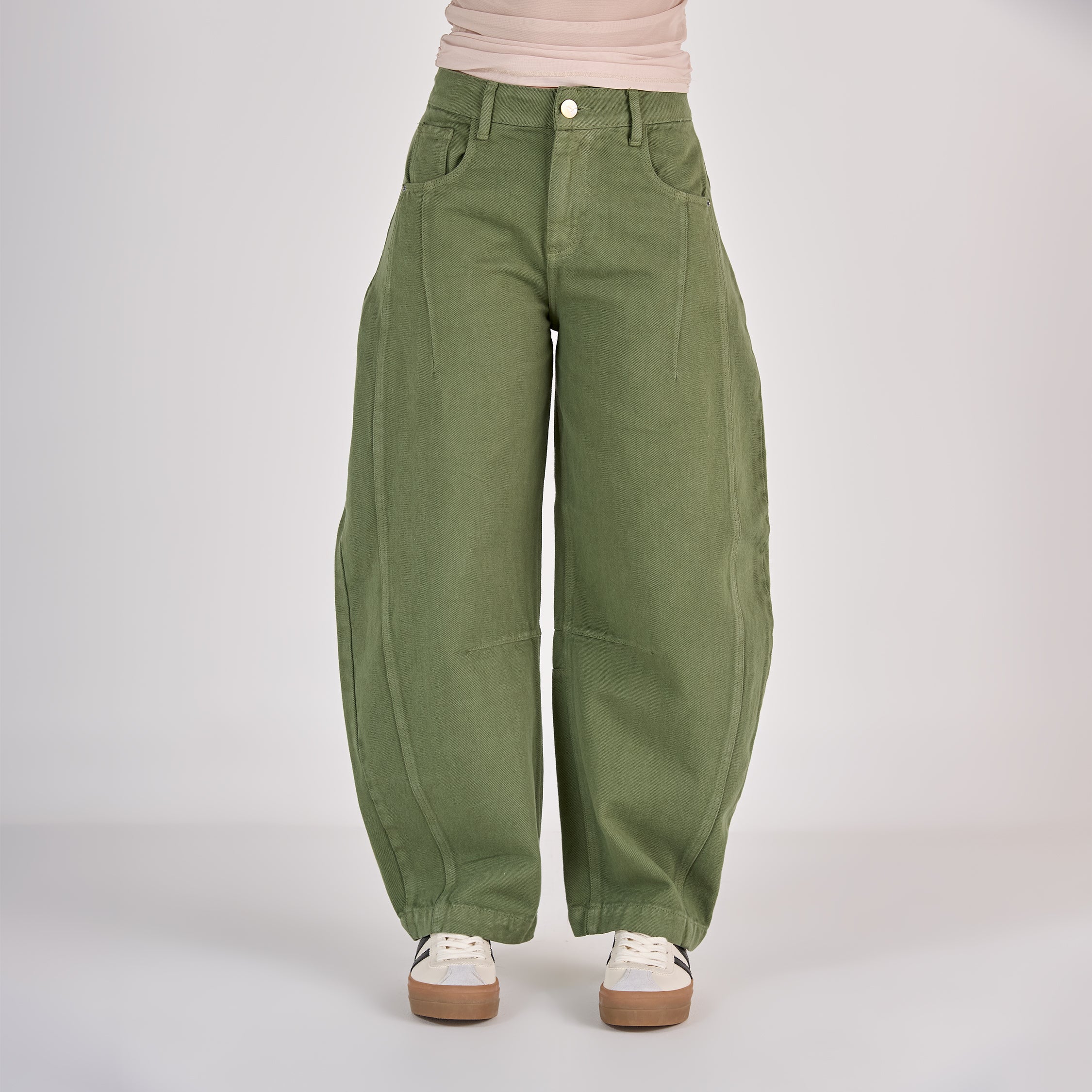 REF: 552742 Jean dama barrel tiro medio rígido 100% algodón, color verde