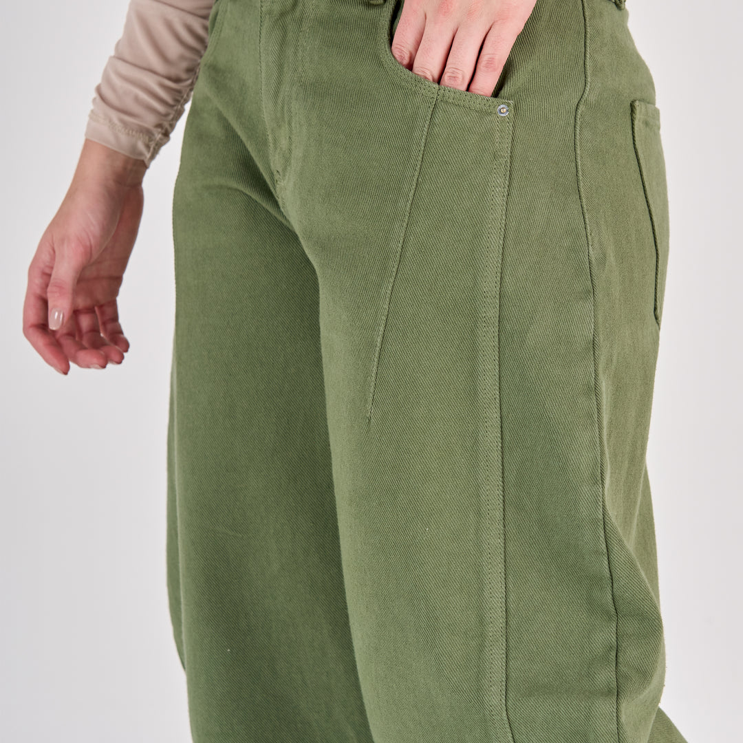 REF: 552742 Jean dama barrel tiro medio rígido 100% algodón, color verde