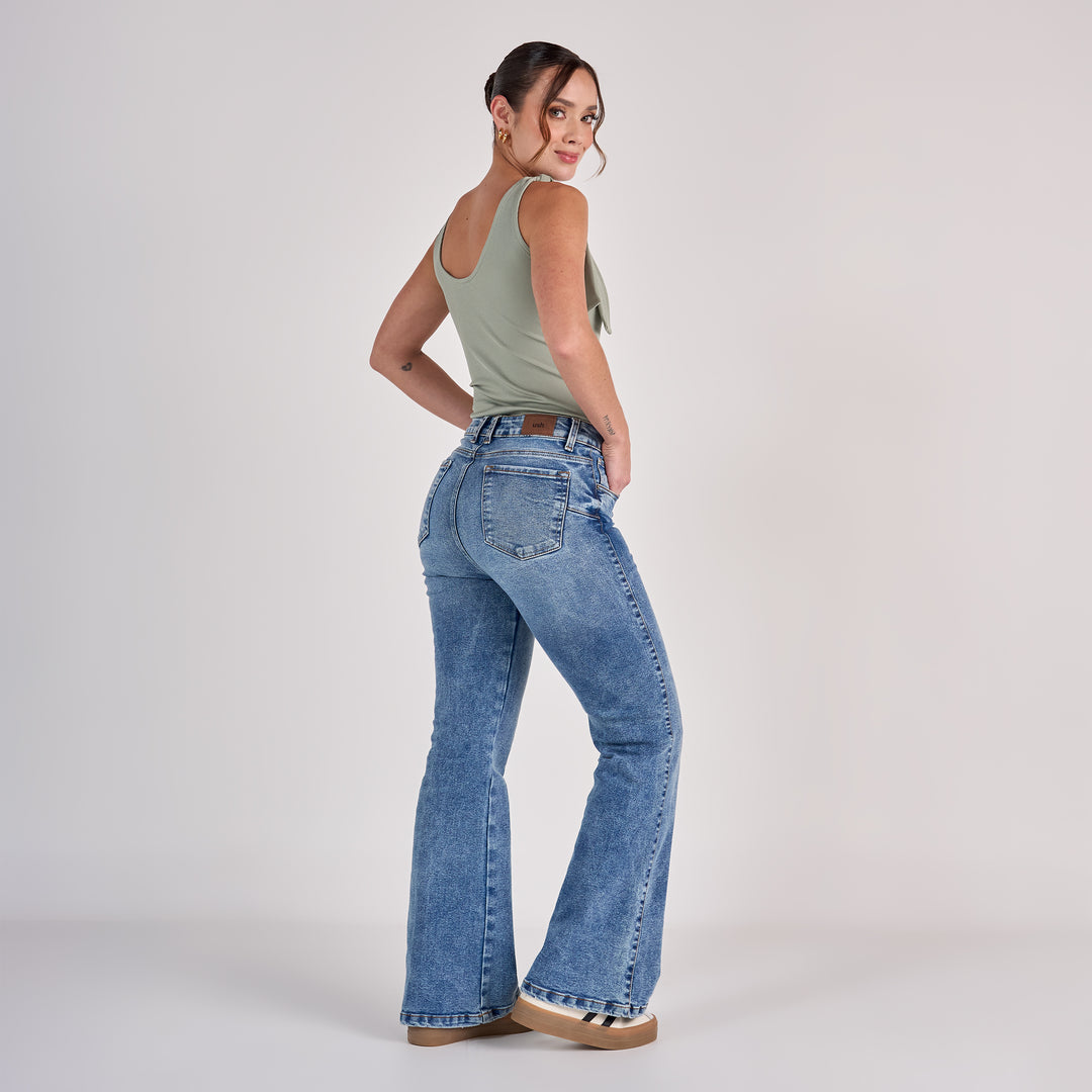 Ref: 552816 Jean dama flare tiro medio licrado, color Azul medio
