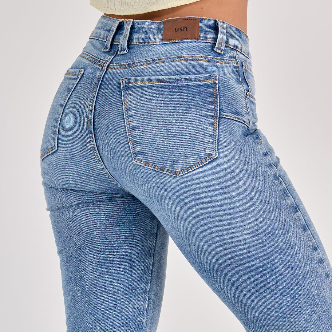 REF: 552823 Jean dama straight tiro medio licrado, color Azul medio