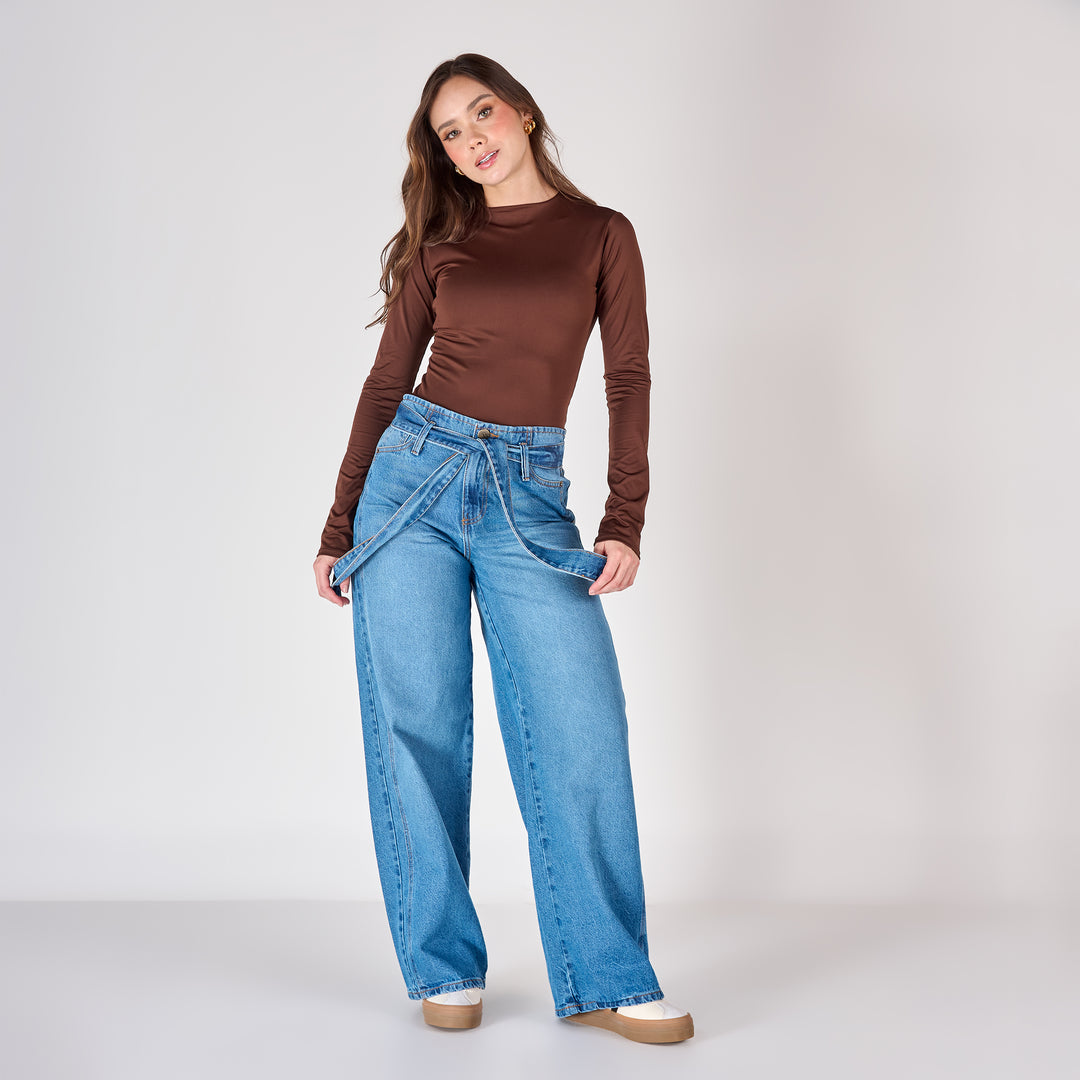 REF: 552673 Jean dama wide leg tiro alto rígido 100% algodón, color azul medio con cinturón