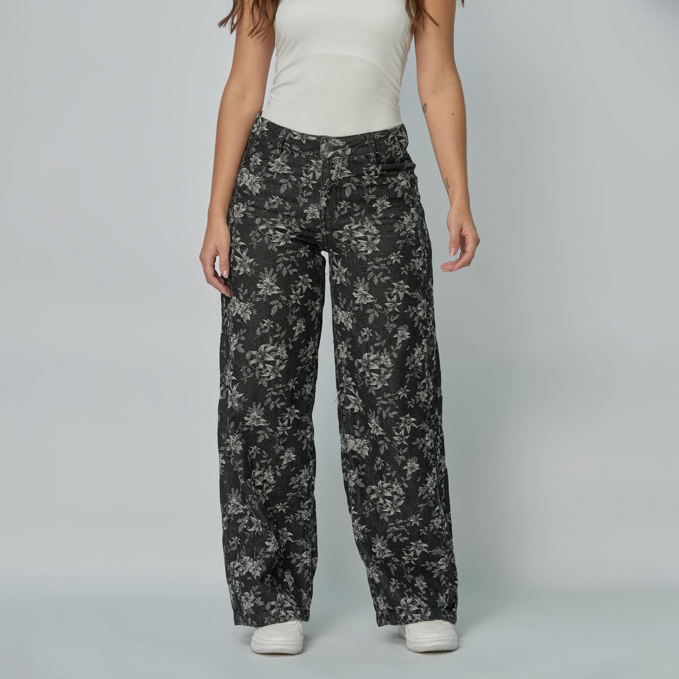 Ref: 552939 Jean dama wide leg tiro alto rígido con flores bordadas, color gris oscuro
