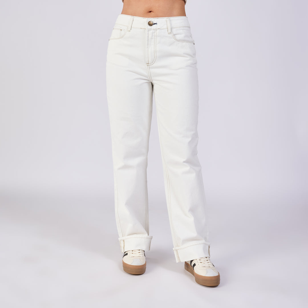 REF: 552698 Jean straight rígido tiro medio 100% algodón, color ivory