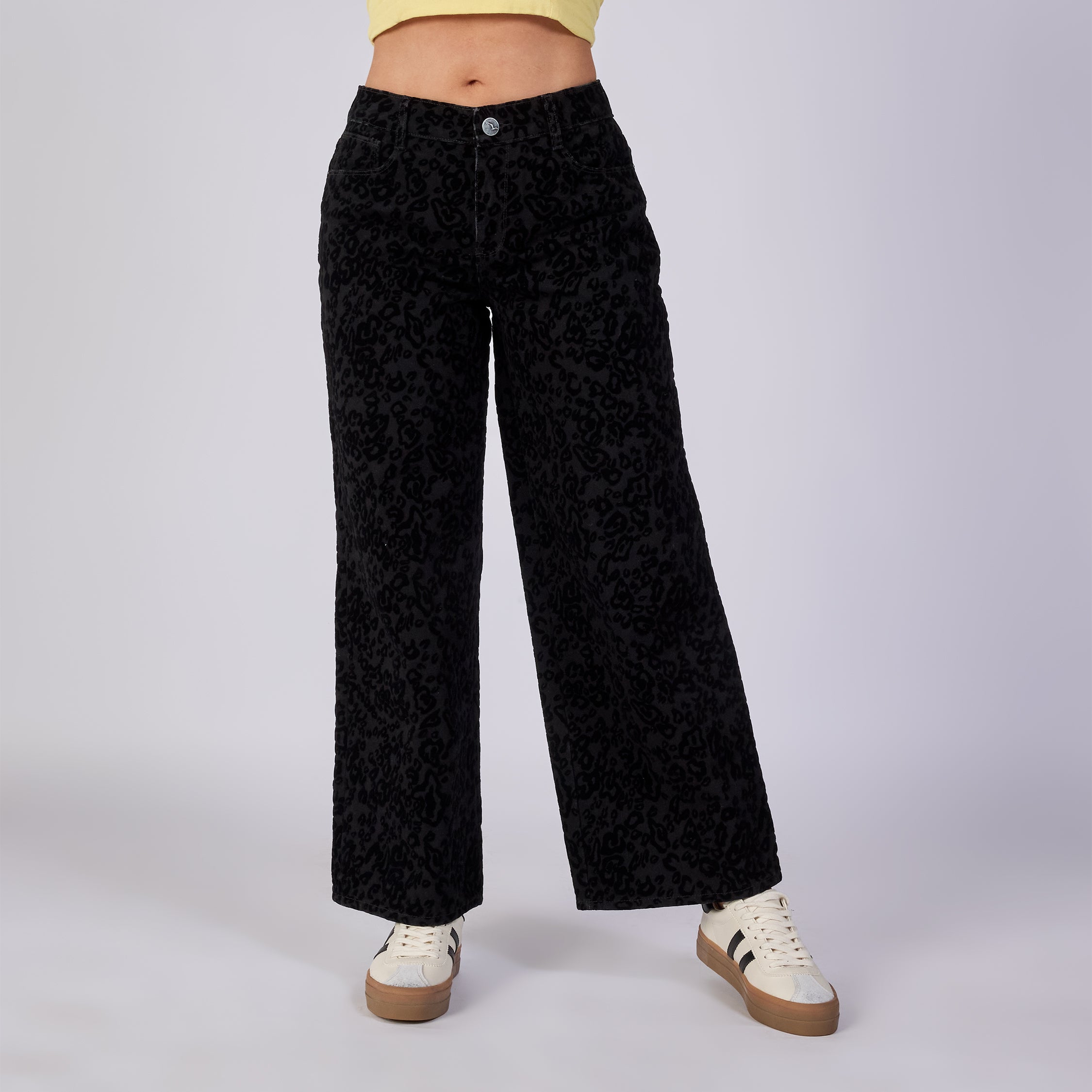 Ref: 552734 Jean wide leg rígido animal print aterciopelado color negro
