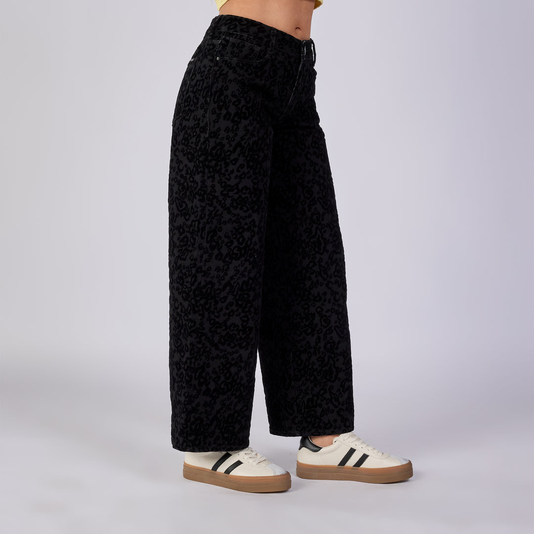 Ref: 552734 Jean wide leg rígido animal print aterciopelado color negro