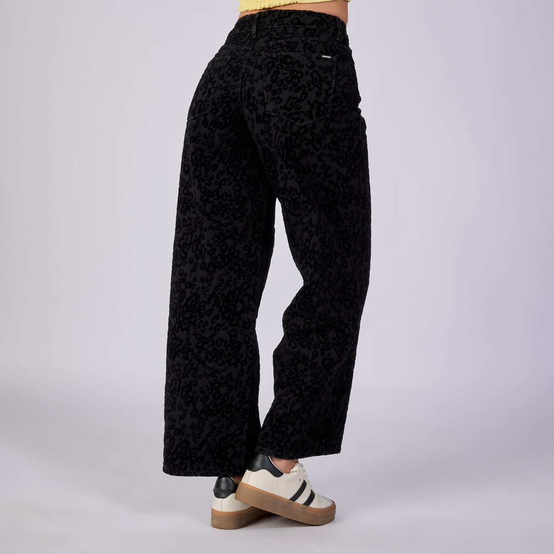 Ref: 552734 Jean wide leg rígido animal print aterciopelado color negro