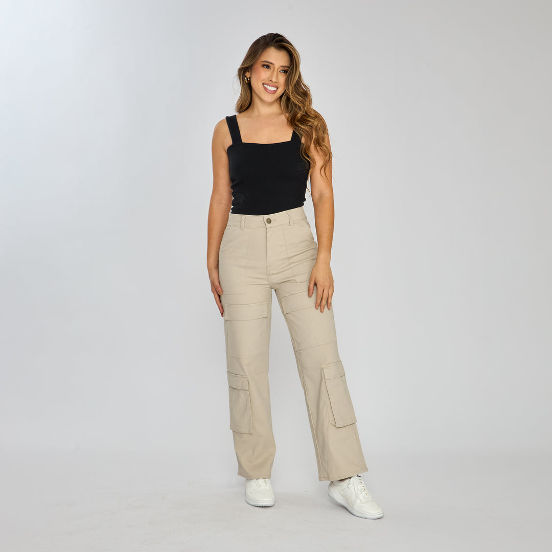 REF: 552577 Pantalón cargo bota recta tiro alto en denim stretch, color arena