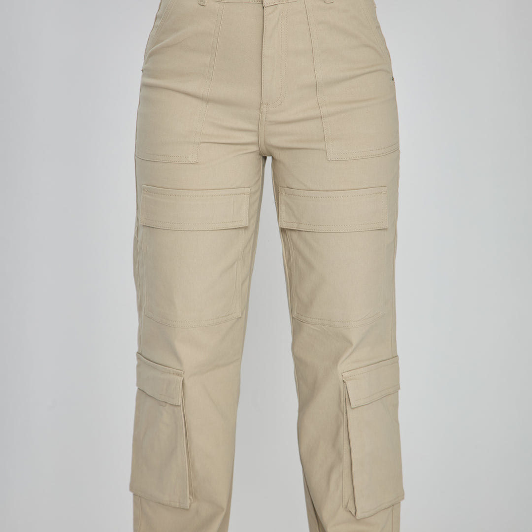 REF: 552577 Pantalón cargo bota recta tiro alto en denim stretch, color arena