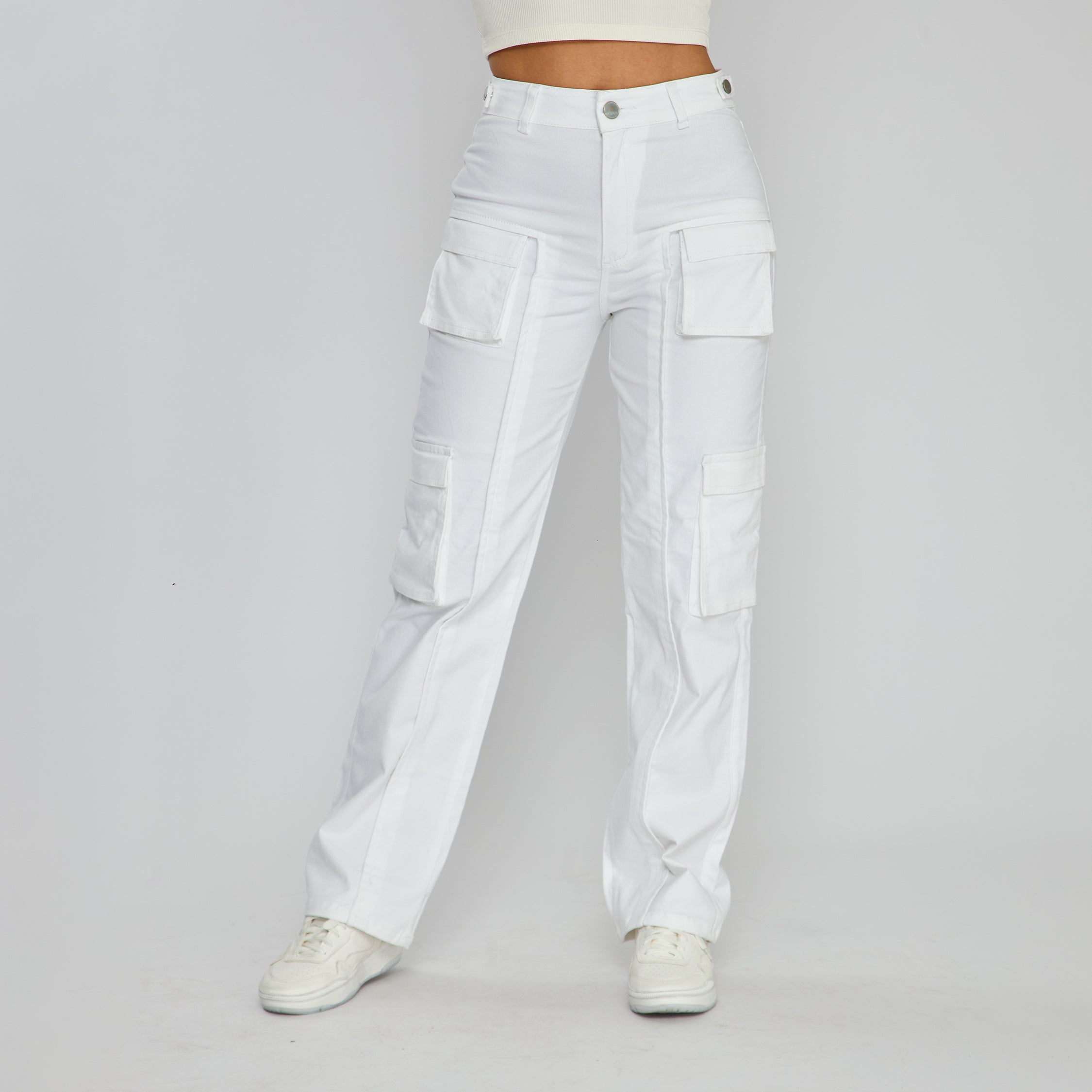 REF: 552559 Pantalón cargo bota recta tiro alto en denim stretch , color blanco