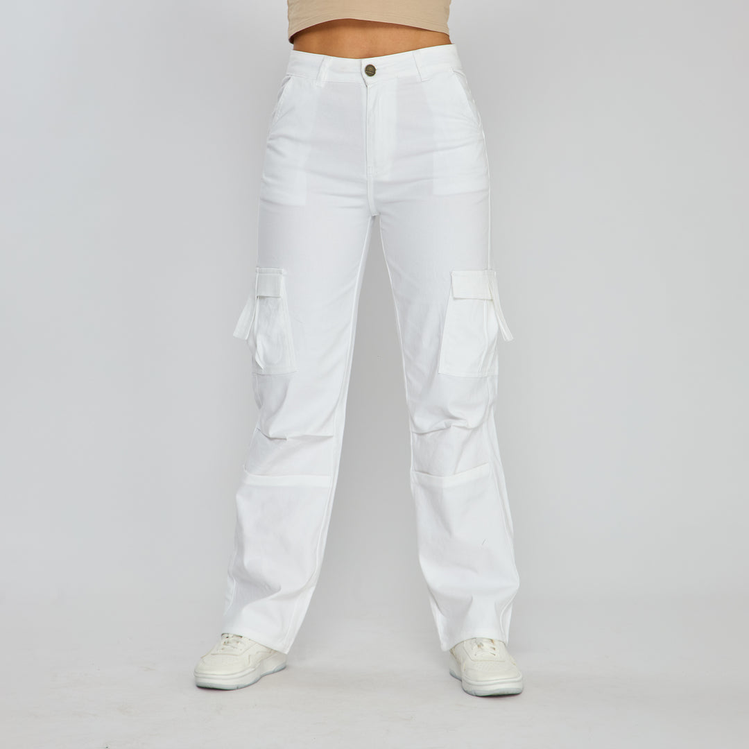 REF: 552578 Pantalón cargo bota recta tiro alto en denim stretch, color blanco