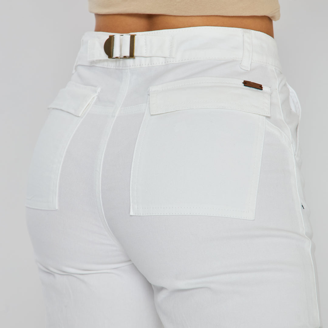 REF: 552578 Pantalón cargo bota recta tiro alto en denim stretch, color blanco