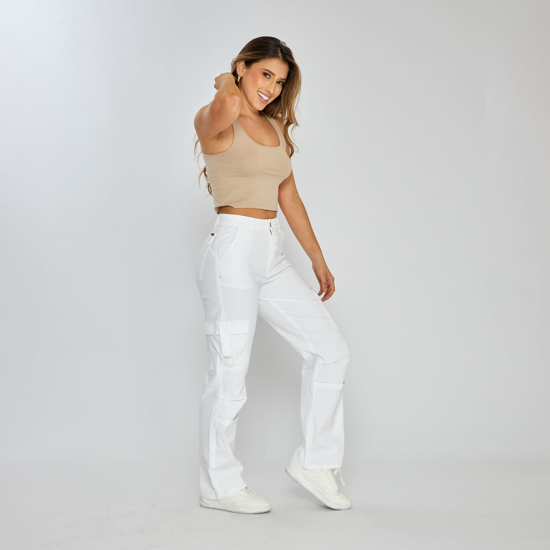 REF: 552578 Pantalón cargo bota recta tiro alto en denim stretch, color blanco