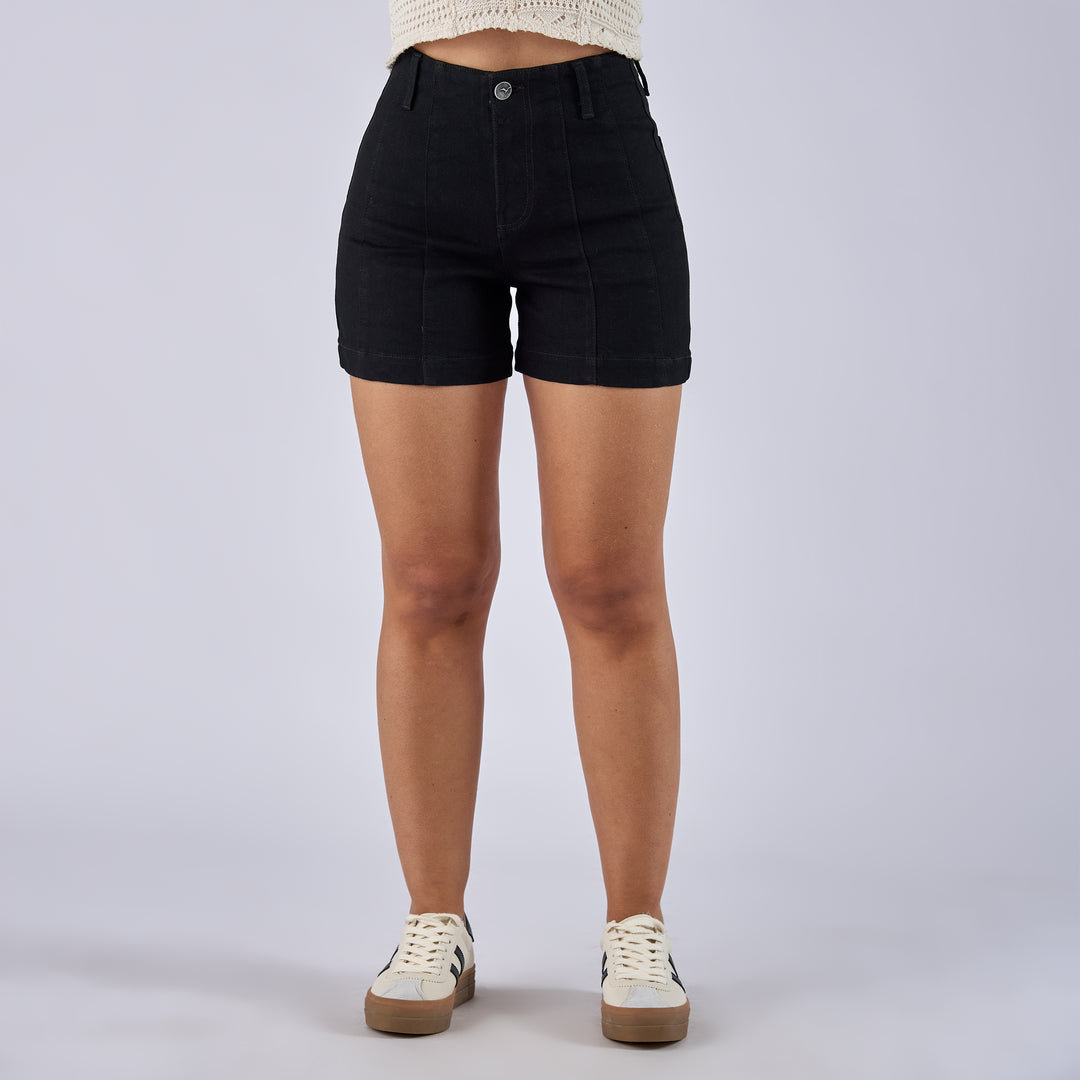 REF: 556259 Short largo ajustado en denim licrado, color negro