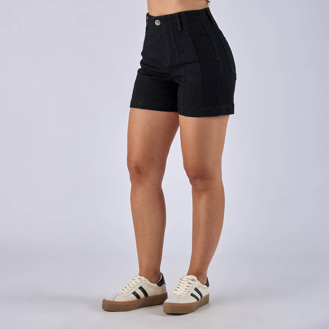 REF: 556259 Short largo ajustado en denim licrado, color negro