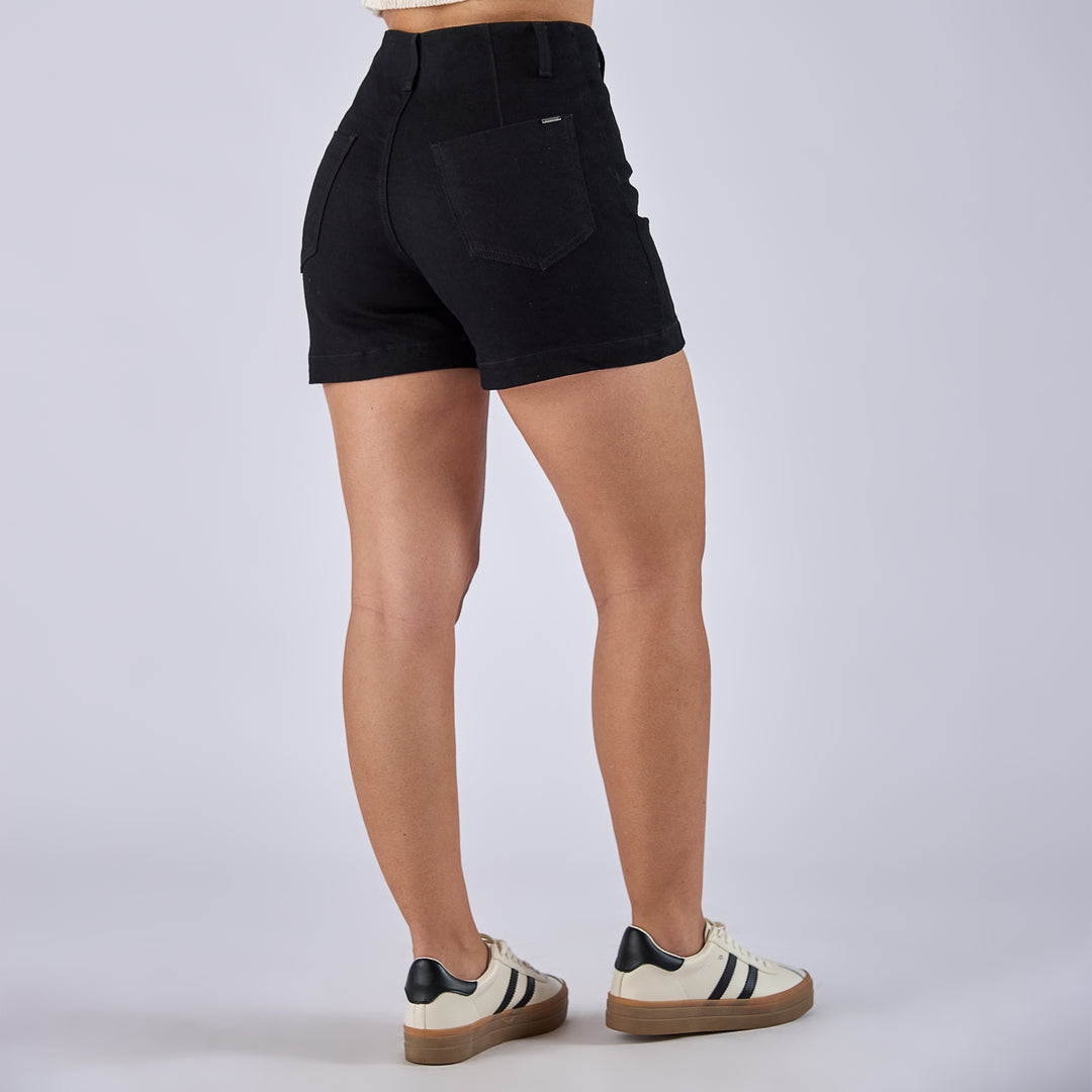 REF: 556259 Short largo ajustado en denim licrado, color negro