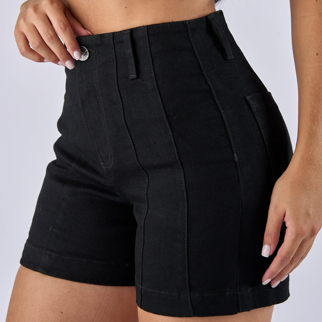 REF: 556259 Short largo ajustado en denim licrado, color negro