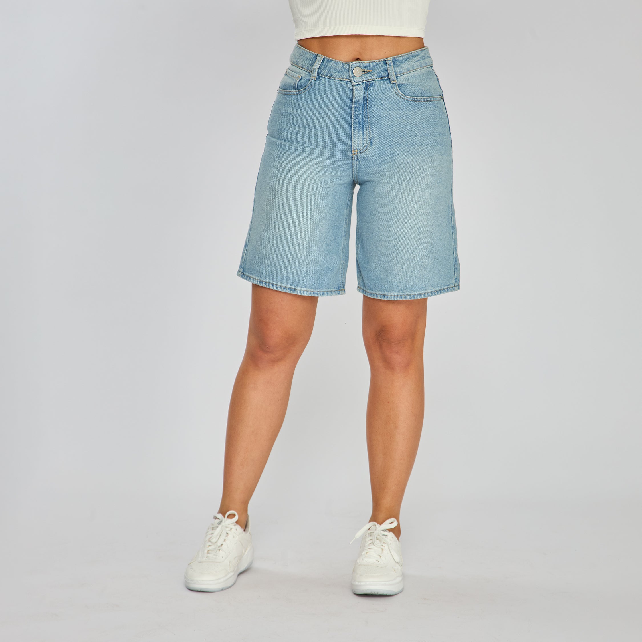 Ref: 556230 Short largo tipo torero cargo en denim rígido, color azul claro