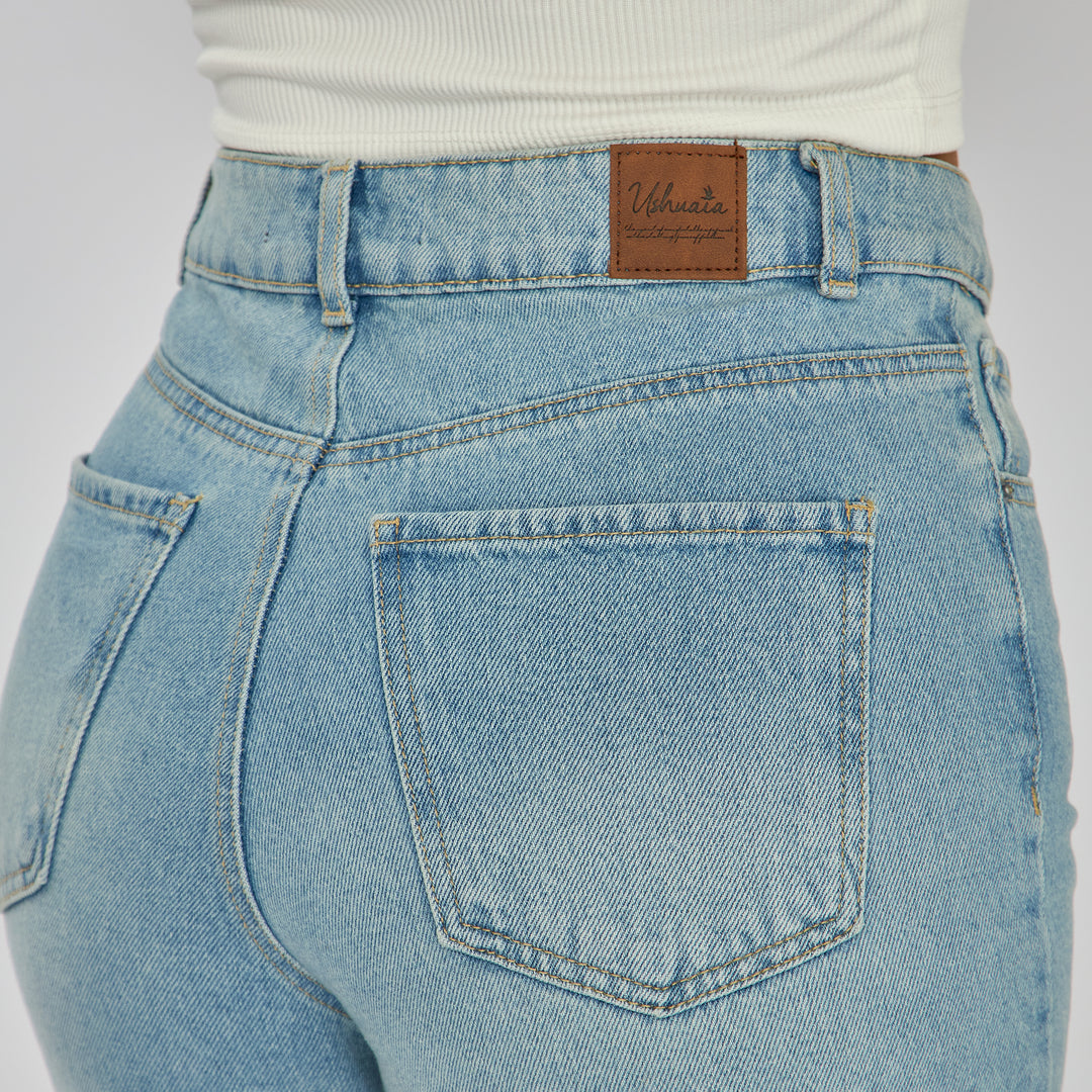 Ref: 556230 Short largo tipo torero cargo en denim rígido, color azul claro